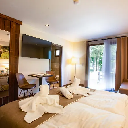 Safari - Bison Hotel