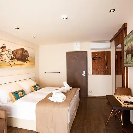 Safari - Bison Hotel Borovany (Ceske Budejovice)